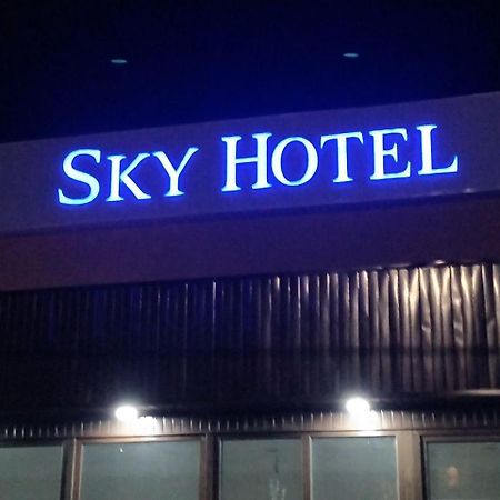 Sky Hotel بيشكيك المظهر الخارجي الصورة