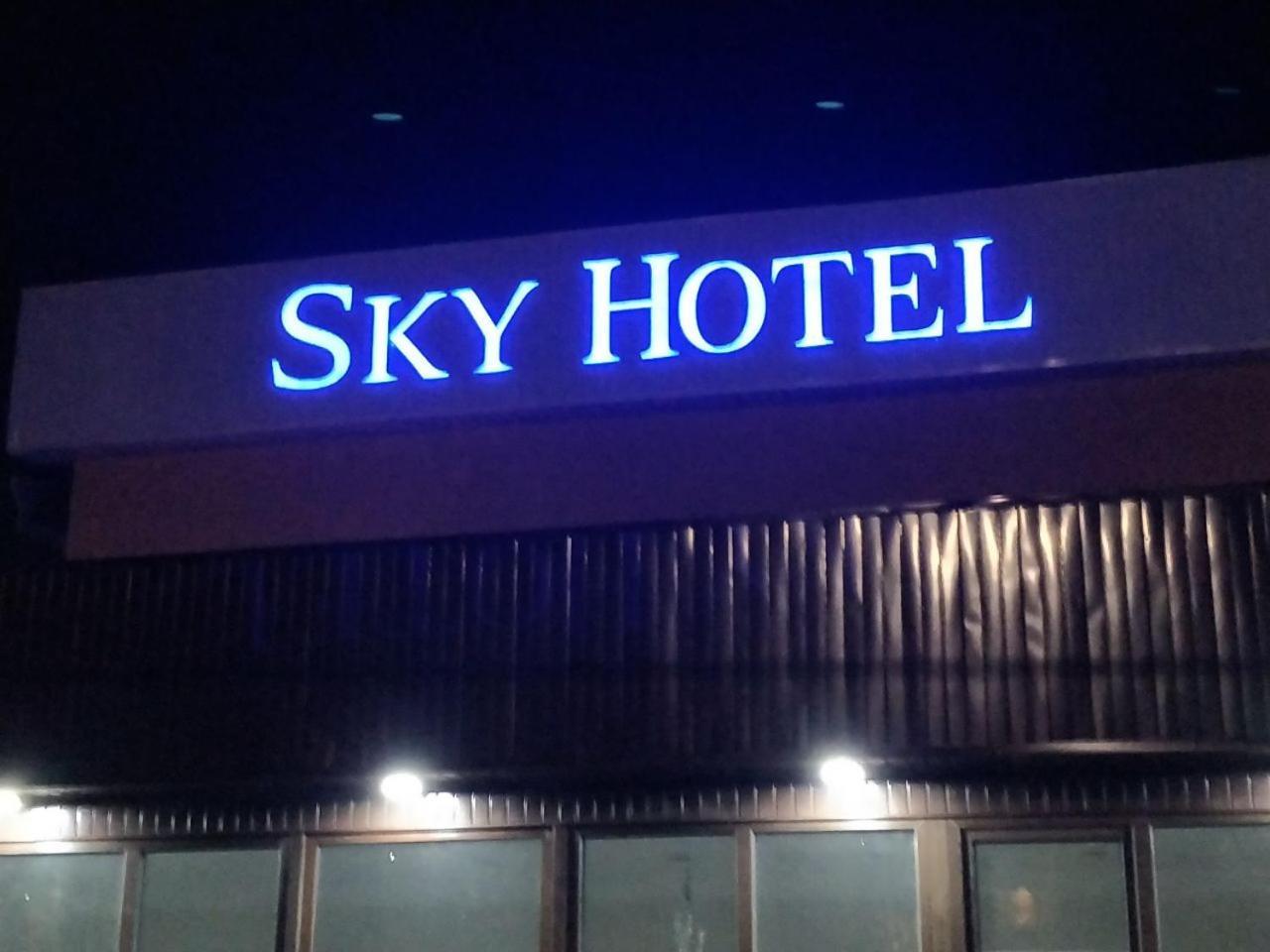 Sky Hotel بيشكيك المظهر الخارجي الصورة