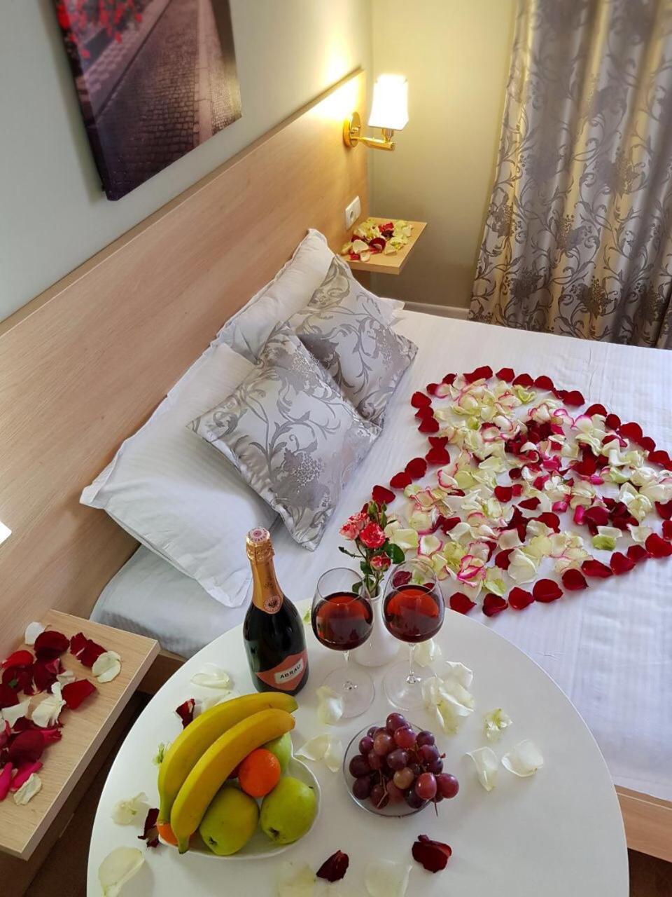 Sky Hotel بيشكيك المظهر الخارجي الصورة